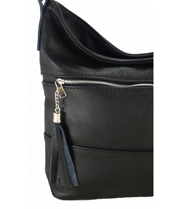 Skórzana czarna torebka/worek z blaszką i frędzlem