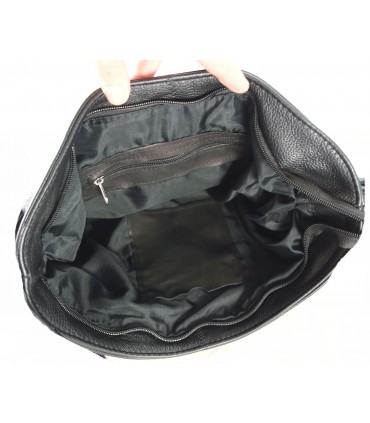 Skórzana czarna torebka/worek z blaszką i frędzlem