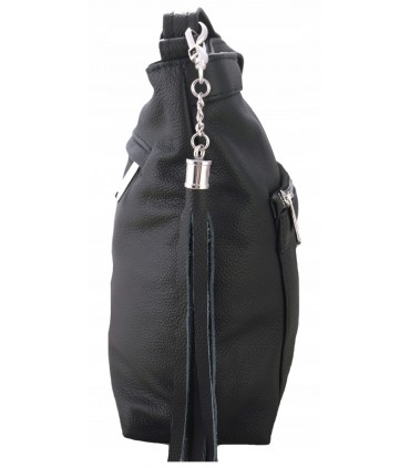 Skórzana  torebka Vera Pelle listonoszka z kieszenią i frędzlem czarna