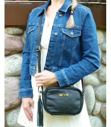 Skórzana torebka Vera Pelle listonoszka prosta z frędzlem Czarna