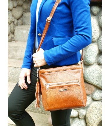 Skórzana  torebka Vera Pelle listonoszka z kieszenią i frędzlem GRANATOWA