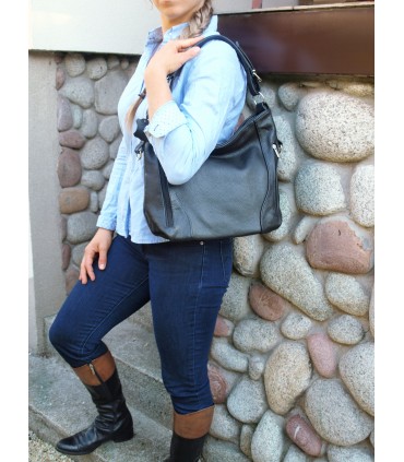 Skórzana czarna torebka listonoszka z zamkami