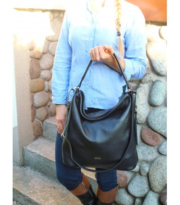 Skórzana czarna torebka/worek z blaszką