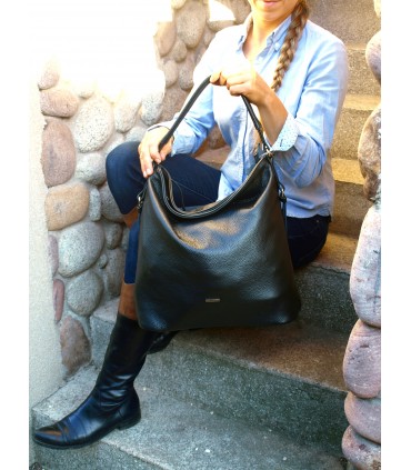 Skórzana czarna torebka/worek z blaszką