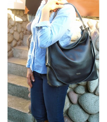 Skórzana czarna torebk/worek z blaszką