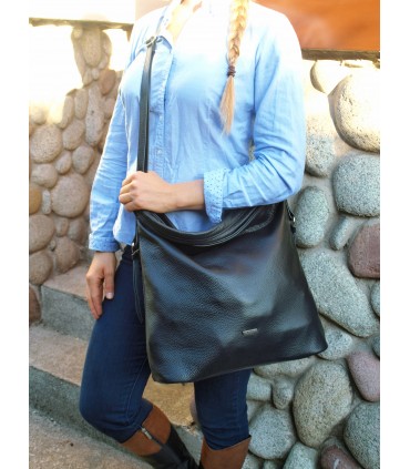 Skórzana czarna torebk/worek z blaszką